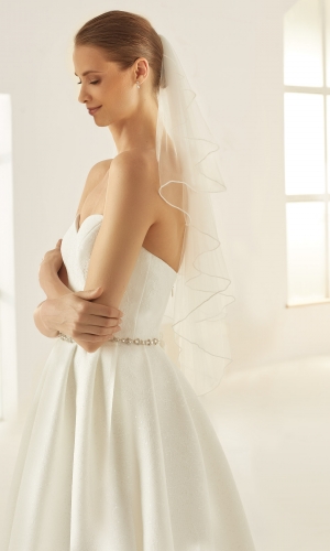 Brudeslør S308 i blød tyl med glasperlekant 70 cm | bridalstore.dk