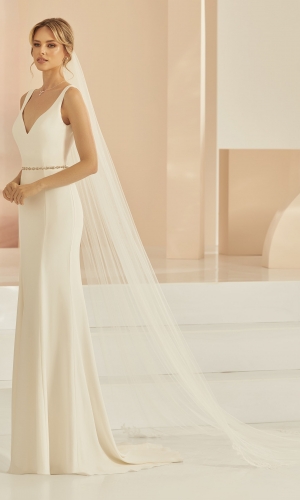 Brudeslør S416 i blød tyl med perlebroderede blondeapplikationer 300 cm | bridalstore.dk
