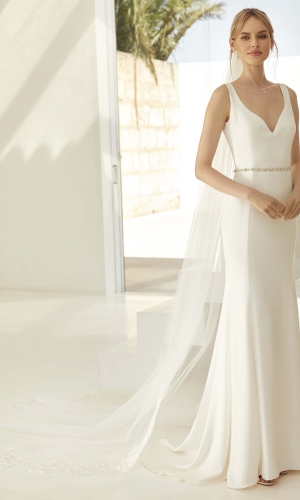 Brudeslør S426 i diamanttyl med perlebroderet blondekant 300 cm | bridalstore.dk