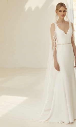 Brudeslør S449 i blød tyl med paillet- og perlebroderet blondekant 300 cm | bridalstore.dk