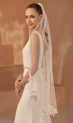 Brudeslør S462 i blød tyl med blondeapplikationer 110 cm | bridalstore.dk