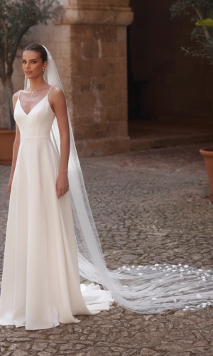 Brudeslør S501 i blød tyl med 102 3D-blomster 250 cm | bridalstore.dk