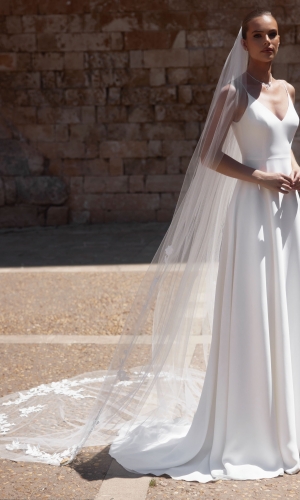 Brudeslør S519 i blød tyl med blondeapplikation 300 cm | bridalstore.dk