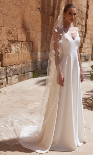 Brudeslør S520 i blød tyl med broderede 3D-blomster 280 cm | bridalstore.dk