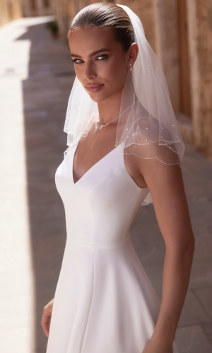 Brudeslør S523 i to lag med 59 perler og 60 krystaller 80/60 cm | bridalstore.dk