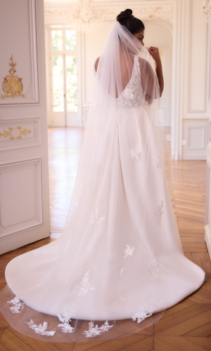 Brudeslør S529 i blød tyl med cut edge og blondeapplikationer 250 cm | bridalstore.dk