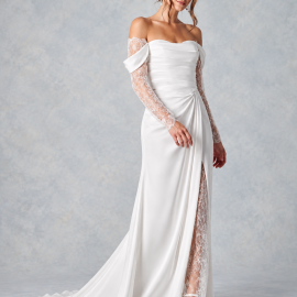 Brudekjole Kolding med blonde handsker/ærmer fra bridalstore.dk