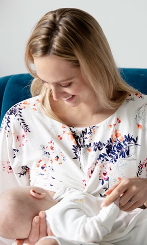 Graviditets festkjole Jamie japansk haveprint | bridalstore.dk