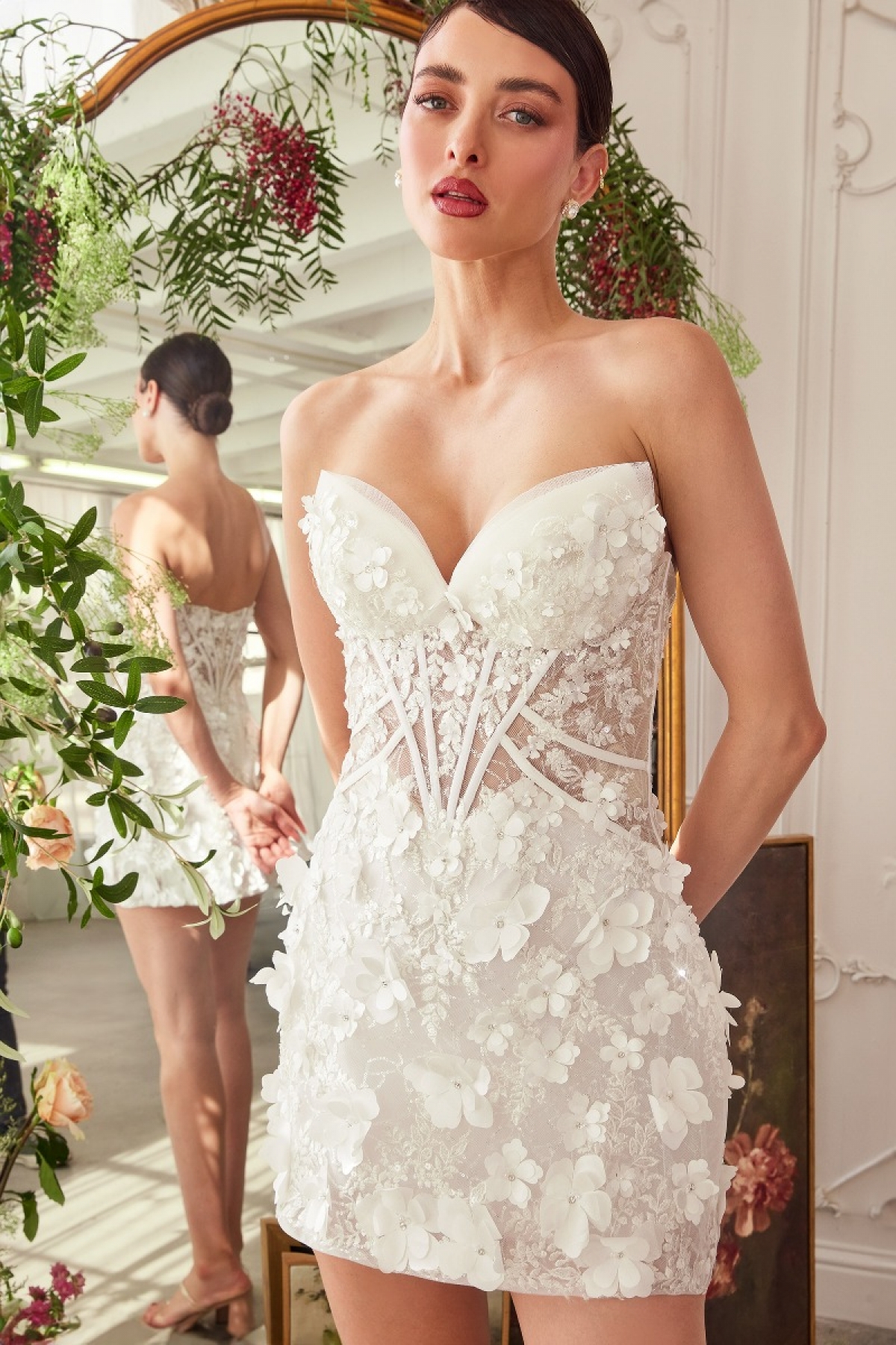 Kort hvid brudekjole WL083 stropløs med korsettop | bridalstore.dk