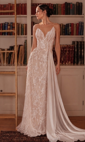 Lang brudekjole CB168W i blonde med langt slæb | bridalstore.dk