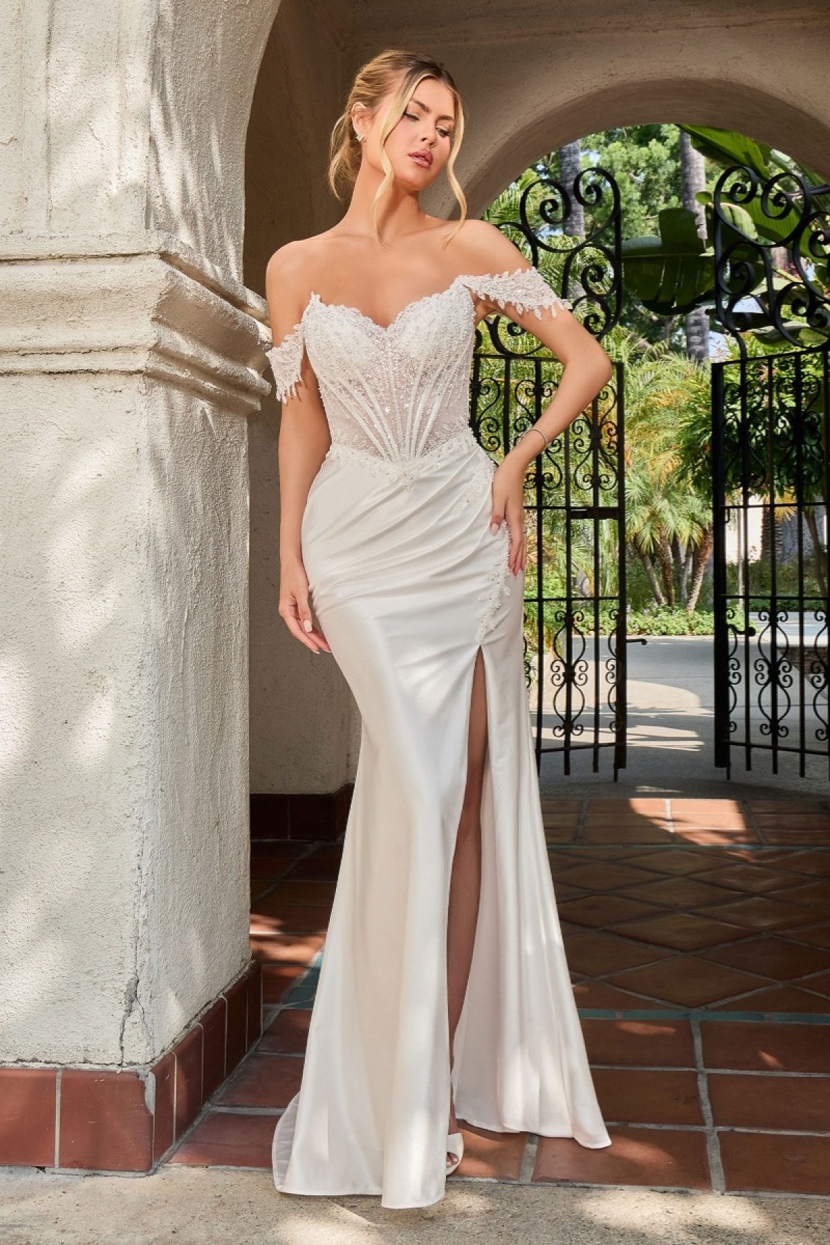 Lang brudekjole CC456W i blonde med draperet | bridalstore.dk