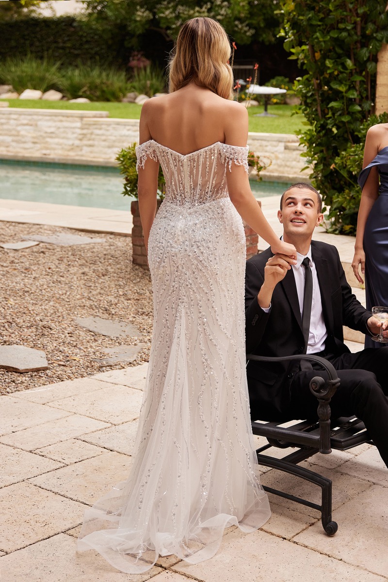 Lang brudekjole CD0203W i glimmerblonde med slids | bridalstore.dk