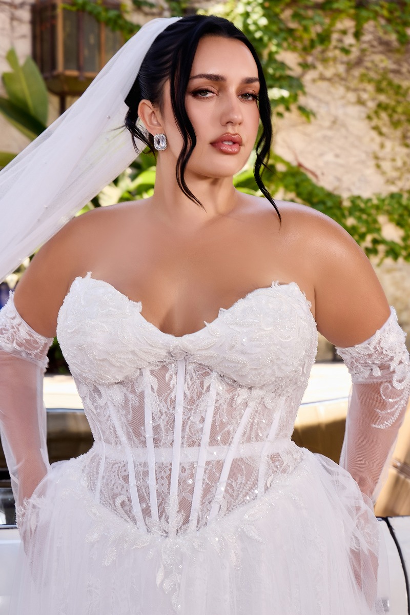 Lang brudekjole CD717W i glimmerstof med fyldigt skørt | bridalstore.dk