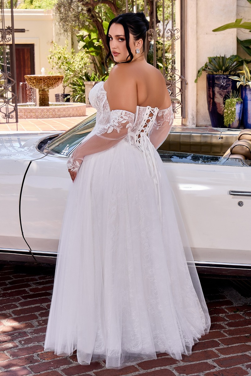 Lang brudekjole CD717W i glimmerstof med fyldigt skørt | bridalstore.dk