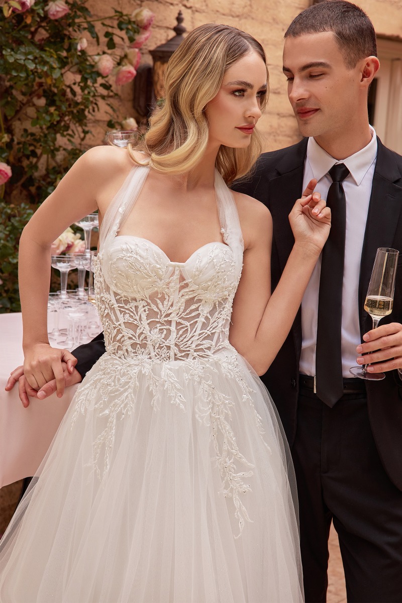 Lang brudekjole CD827W i tyl med pufærmer og slids | bridalstore.dk