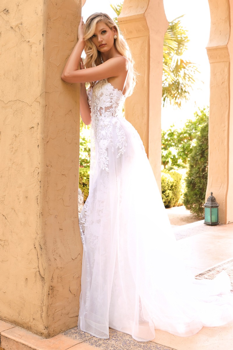 Lang brudekjole CD931W i blonde med blomsterbroderi | bridalstore.dk