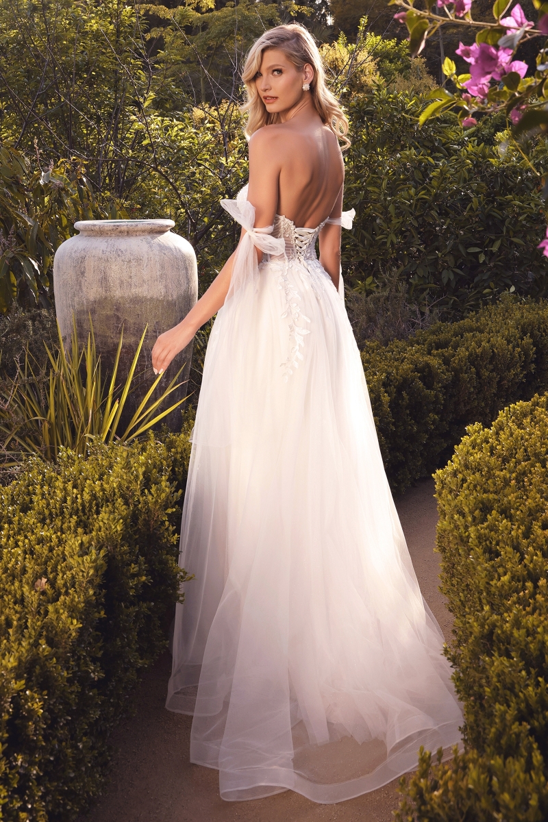 Lang brudekjole CD964W i satin med sløjfe i ryggen | bridalstore.dk