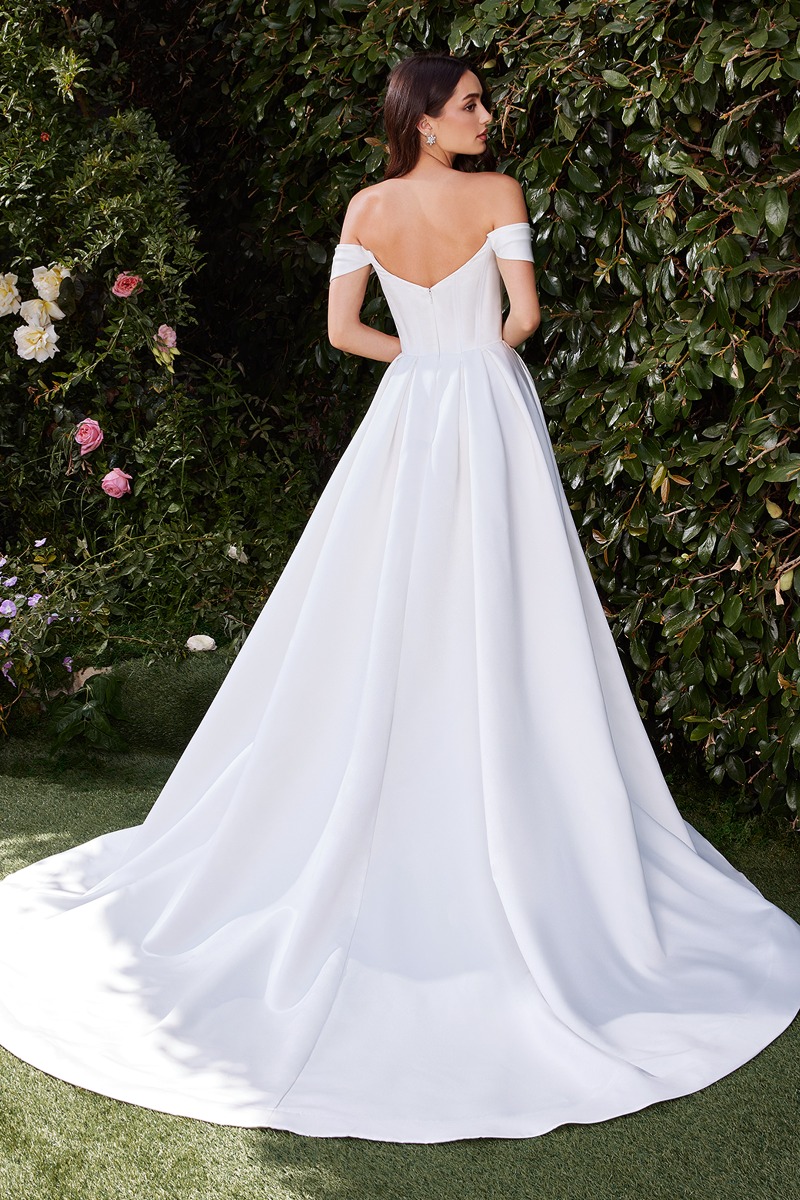 Lang brudekjole CDS513W i satin med fyldigt skørt | bridalstore.dk