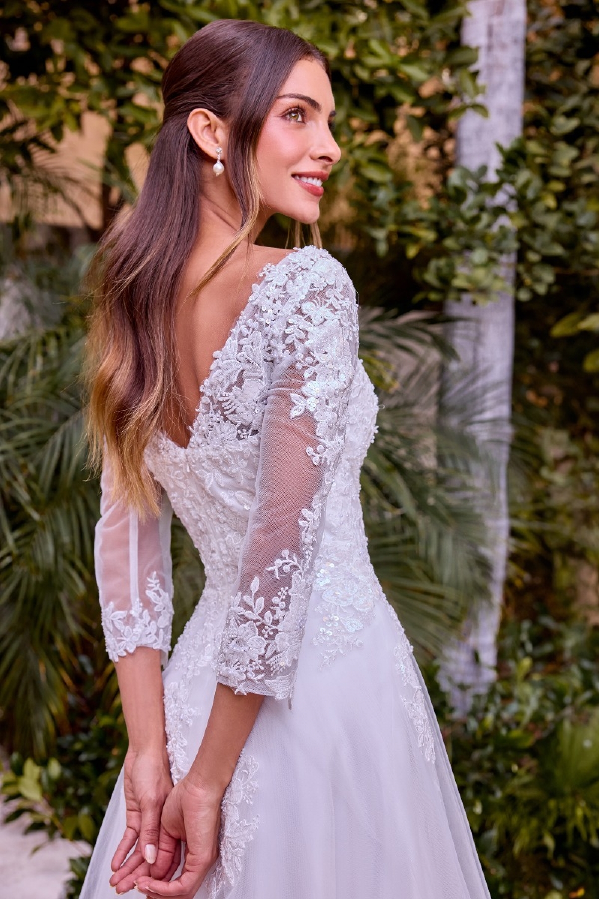 Lang brudekjole J883W i blonde med høj hals | bridalstore.dk