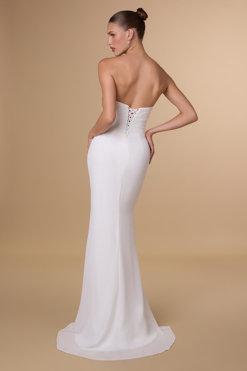 Lang brudekjole T702W i crepe med blødt fald | bridalstore.dk