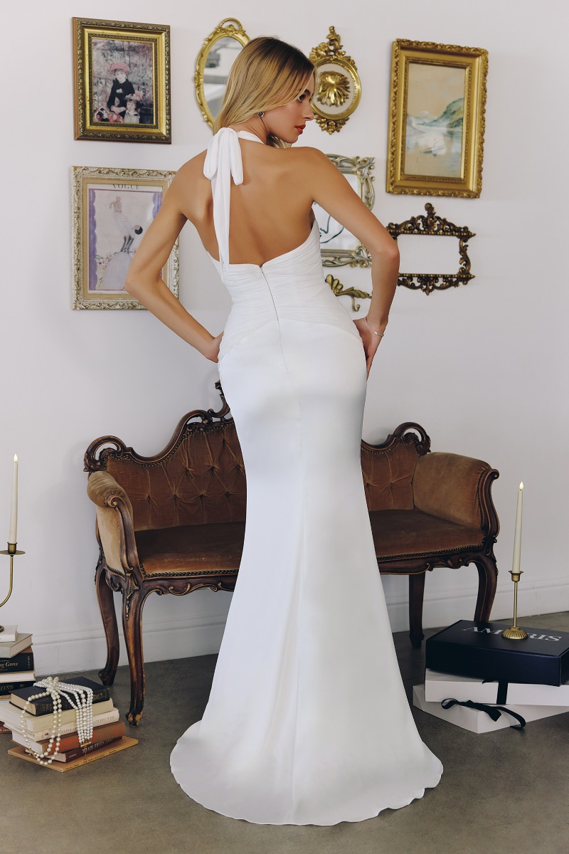 Lang brudekjole T720W i crepe med blødt fald | bridalstore.dk