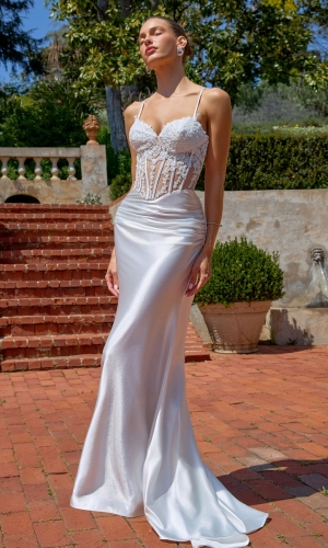 Lang brudekjole T819W i satin med blødt fald | bridalstore.dk
