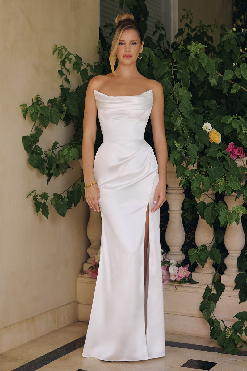 Lang brudekjole T820W i satin med høj slids | bridalstore.dk
