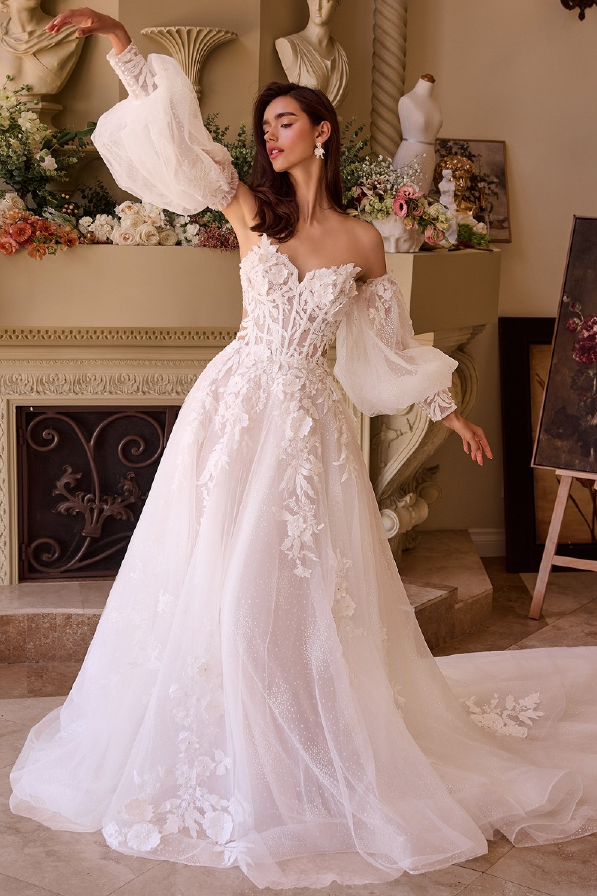 Lang brudekjole WL018 i tyl med blonde på overdel | bridalstore.dk
