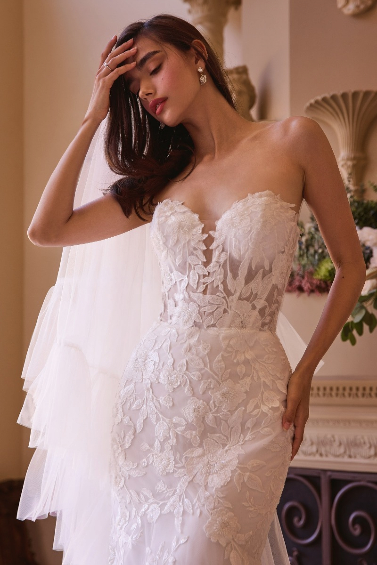 Lang brudekjole WL033 i blonde med langt slæb | bridalstore.dk