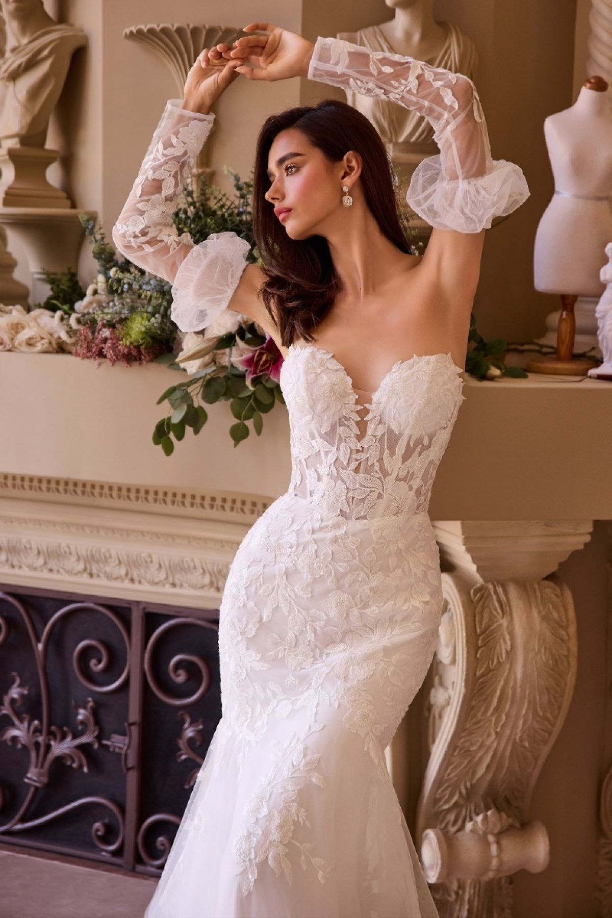 Lang brudekjole WL033 i blonde med langt slæb | bridalstore.dk