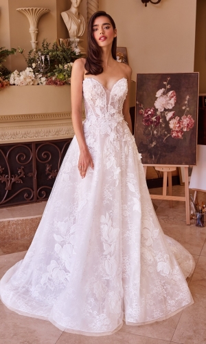 Lang brudekjole WL034 i blonde på tyl med blomsterbroderi | bridalstore.dk
