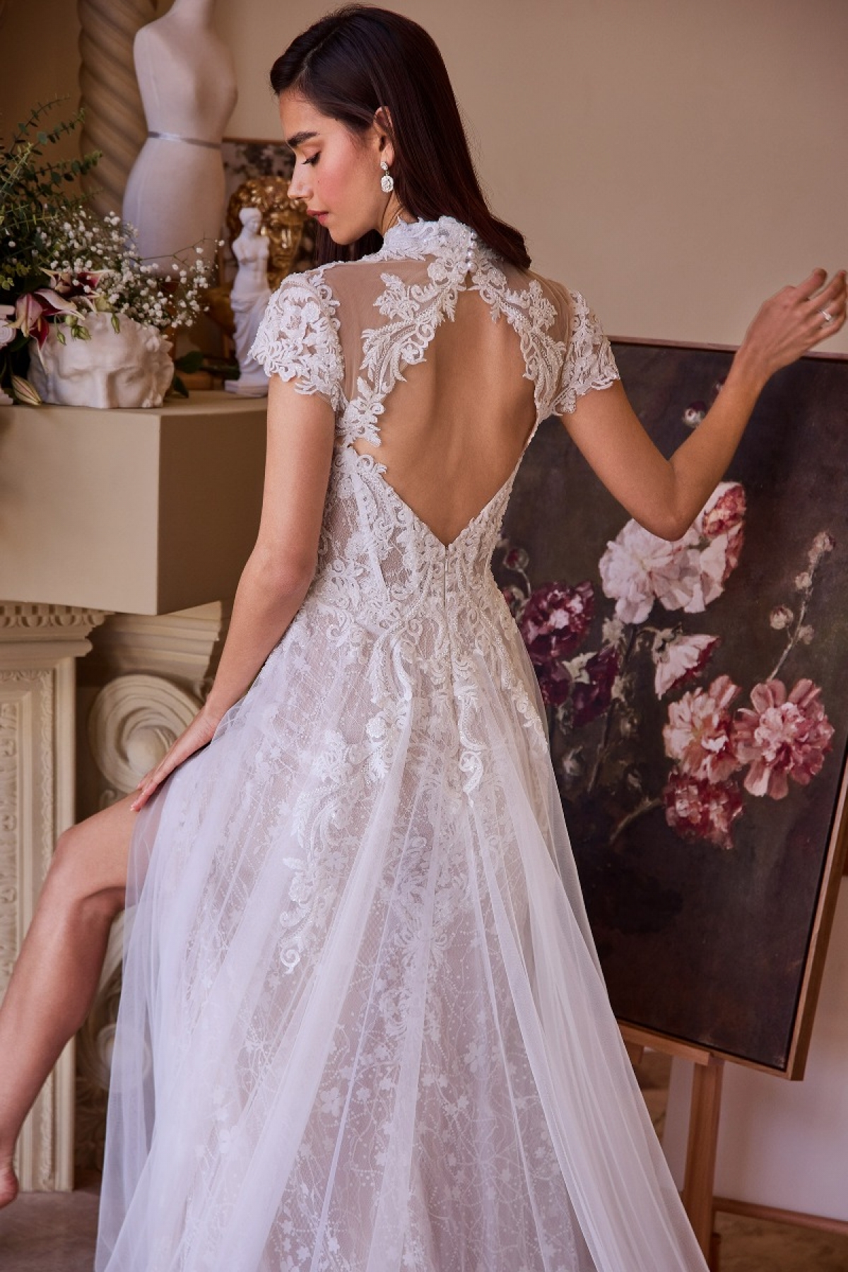 Lang brudekjole WL035 i blonde med aftagelig kappe og slids | bridalstore.dk