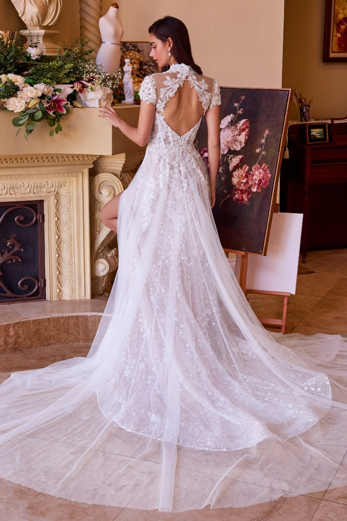 Lang brudekjole WL035 i blonde med aftagelig kappe og slids | bridalstore.dk