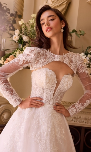 Lang brudekjole WL037 i blonde med dyb udskæring | bridalstore.dk