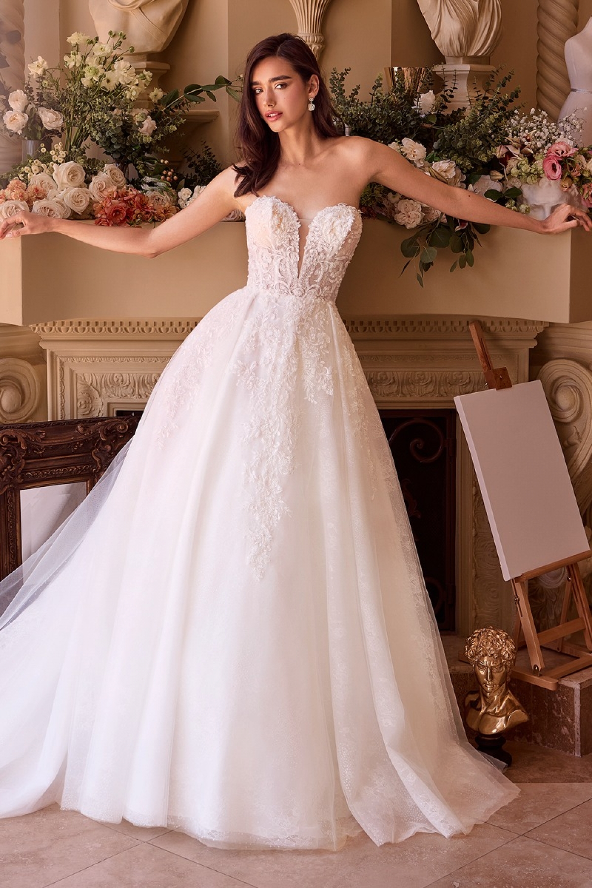 Lang brudekjole WL037 i blonde med dyb udskæring | bridalstore.dk