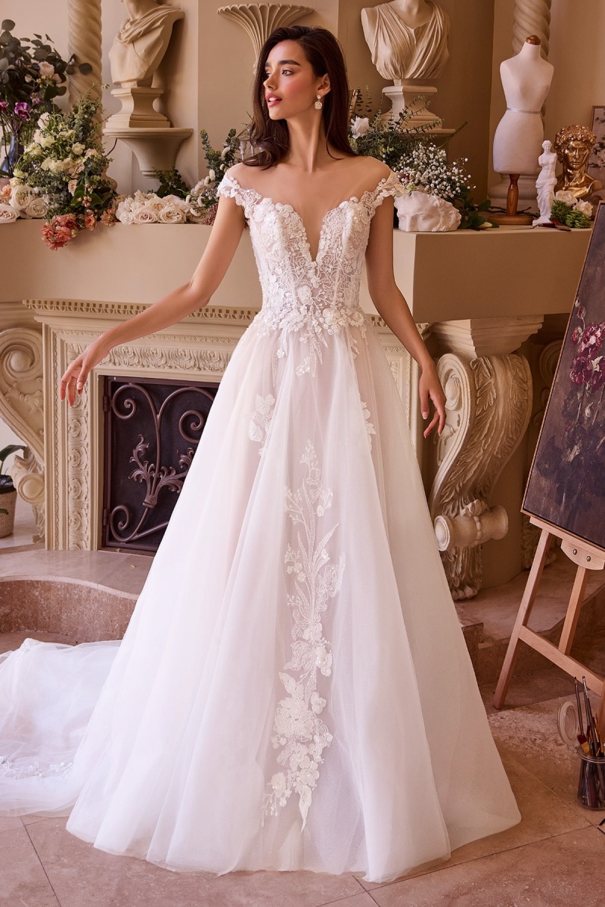 Lang brudekjole WL038 i blonde med dyb v-udskæring | bridalstore.dk