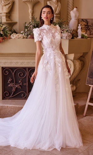 Lang brudekjole WL040 i blonde med blomsterbroderi | bridalstore.dk