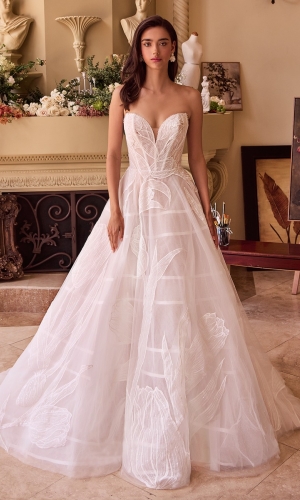 Lang brudekjole WL043 i blonde med blomsterbroderi | bridalstore.dk