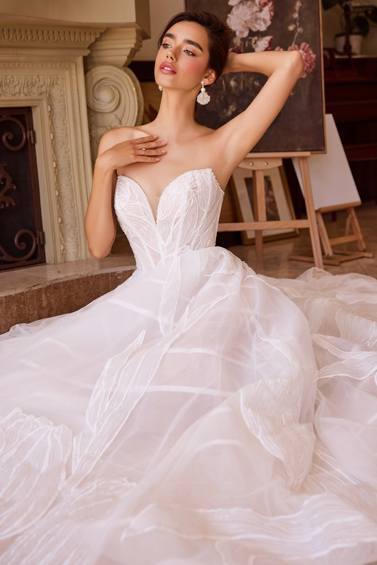 Lang brudekjole WL043 i blonde med blomsterbroderi | bridalstore.dk