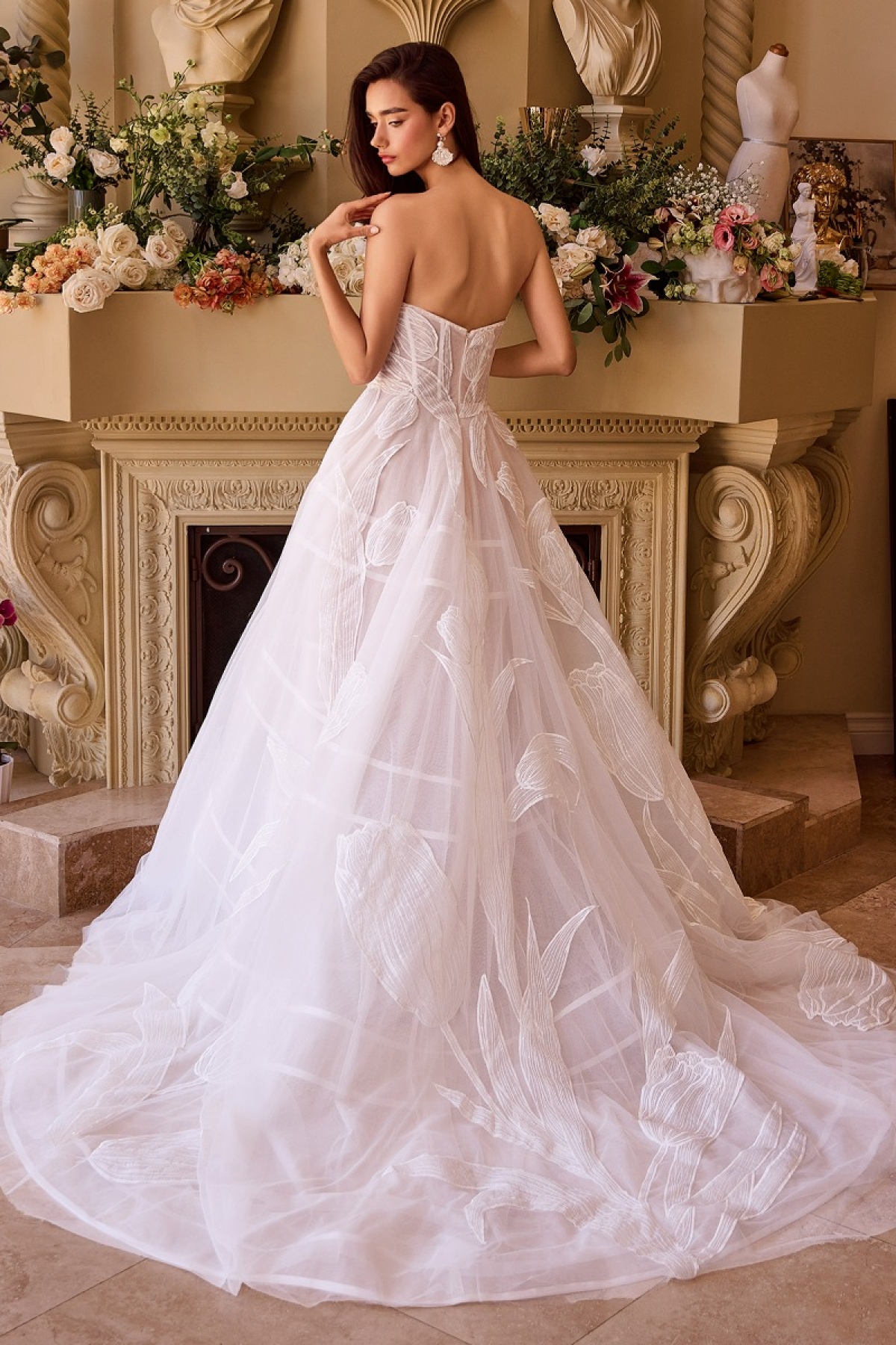 Lang brudekjole WL043 i blonde med blomsterbroderi | bridalstore.dk