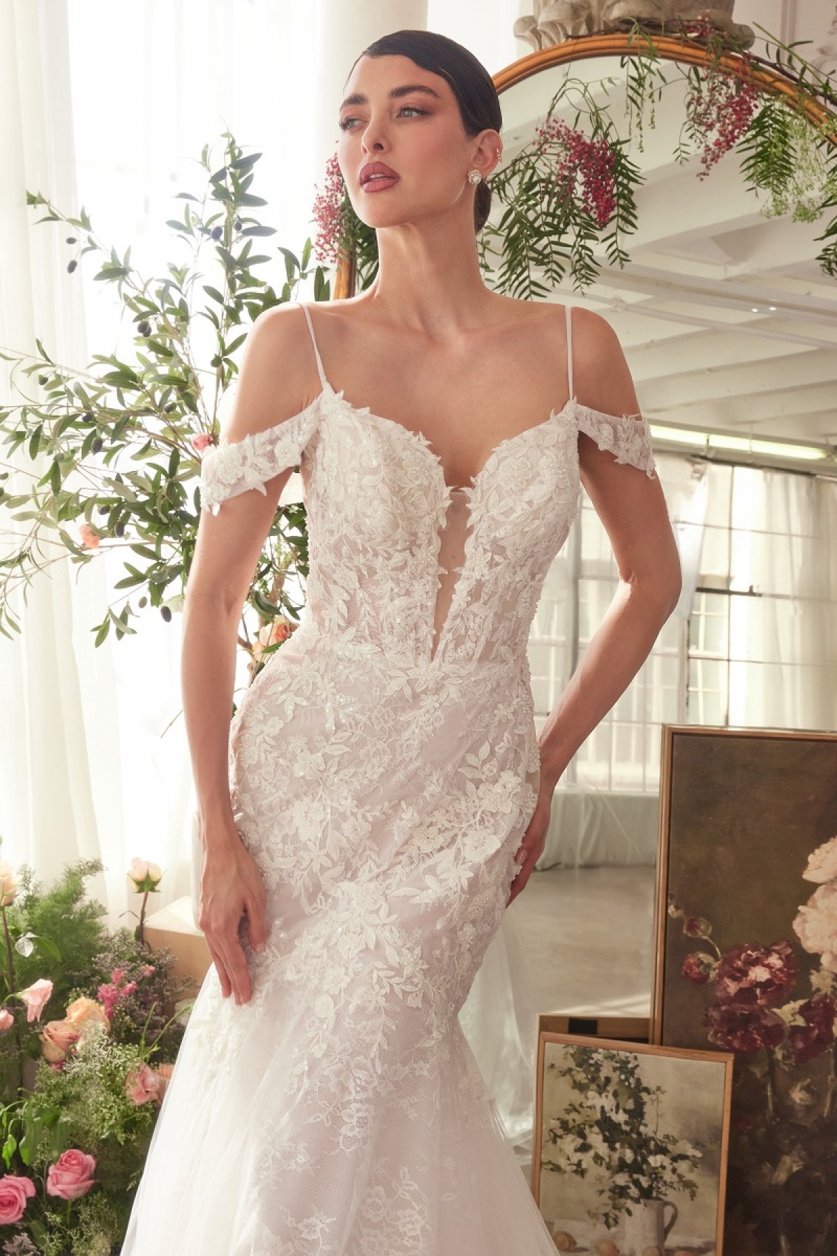 Lang brudekjole WL051 i blonde med blomsterbroderi | bridalstore.dk