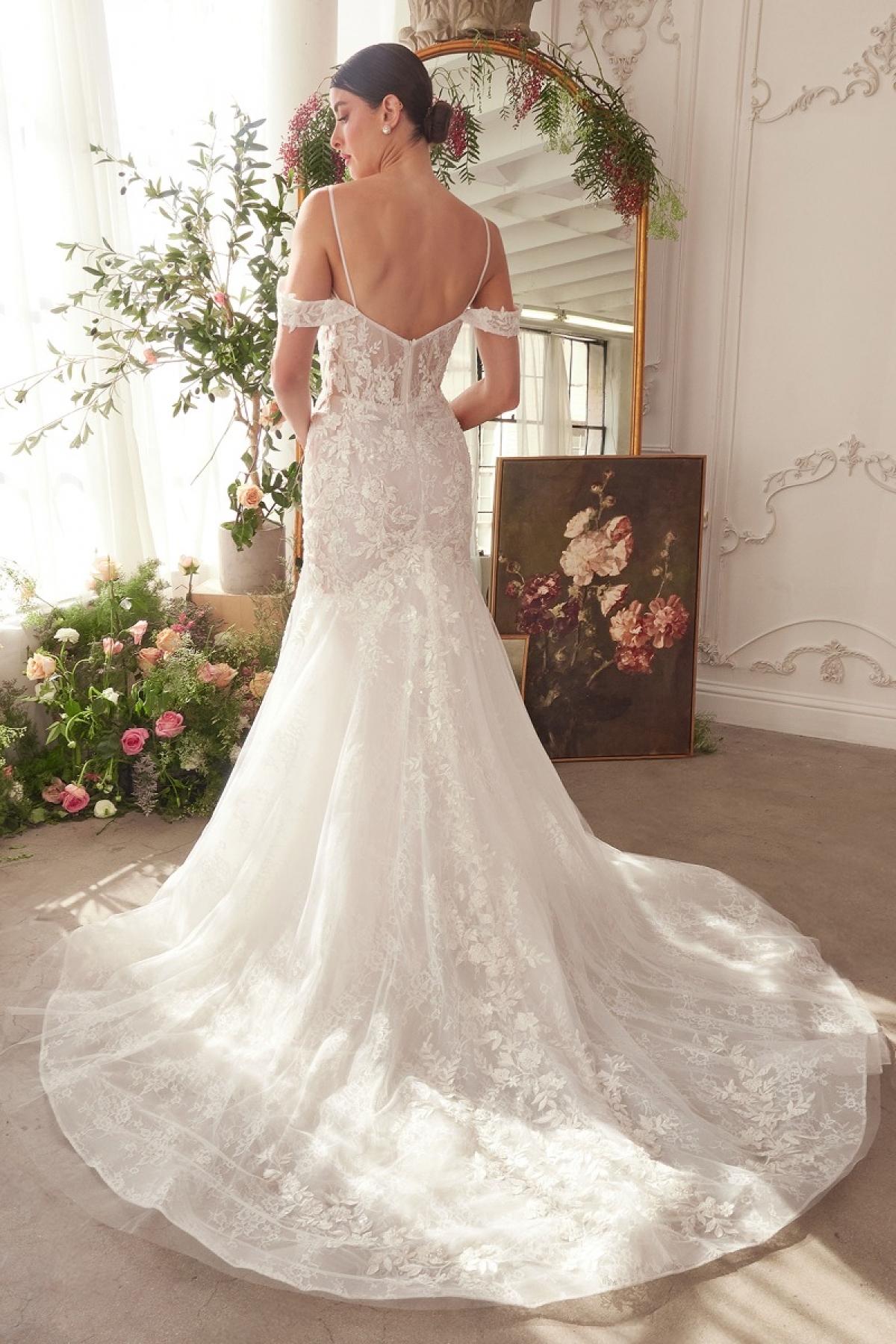 Lang brudekjole WL051 i blonde med blomsterbroderi | bridalstore.dk
