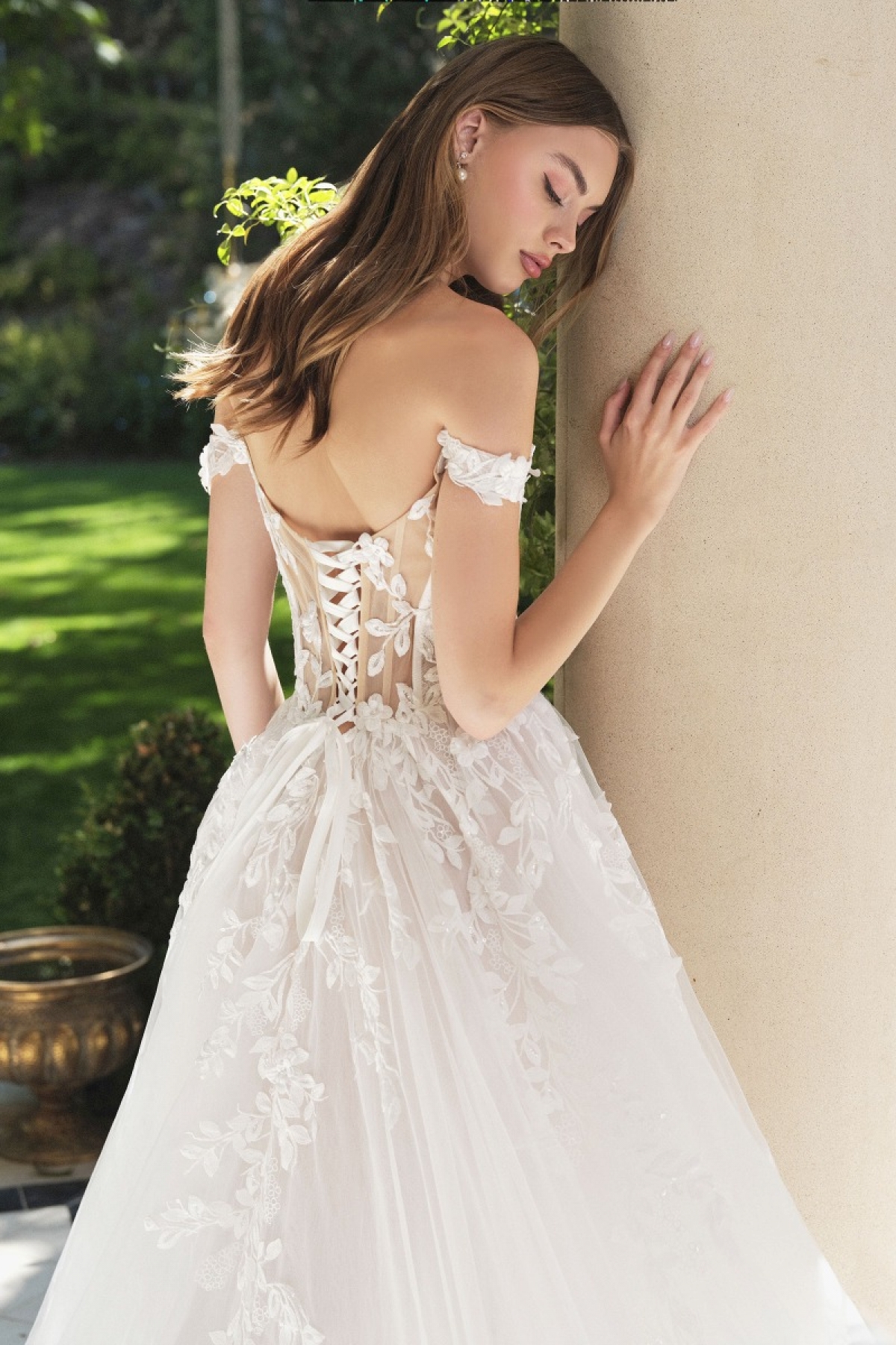 Lang brudekjole WL057 i tyl med blonde på overdel | bridalstore.dk