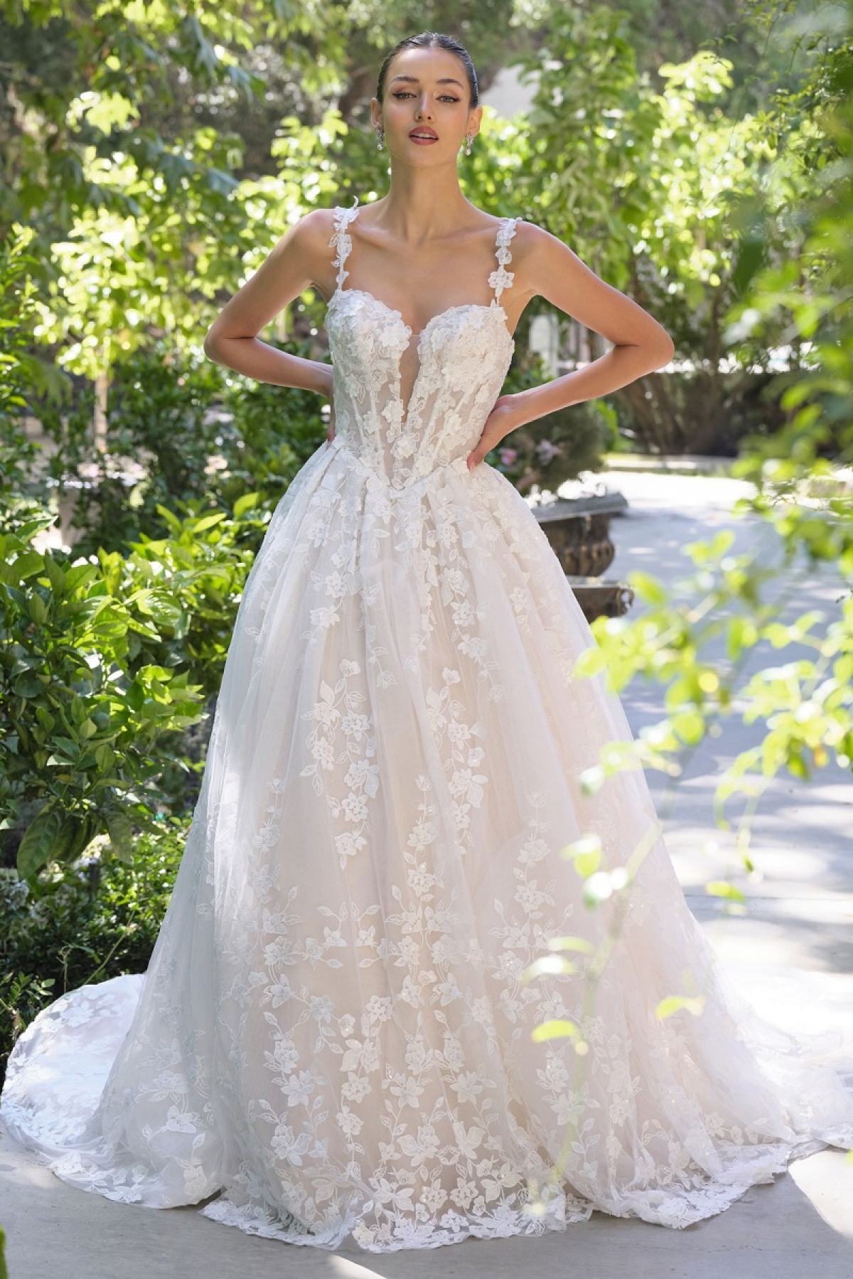 Lang brudekjole WL058 i blonde med slids | bridalstore.dk