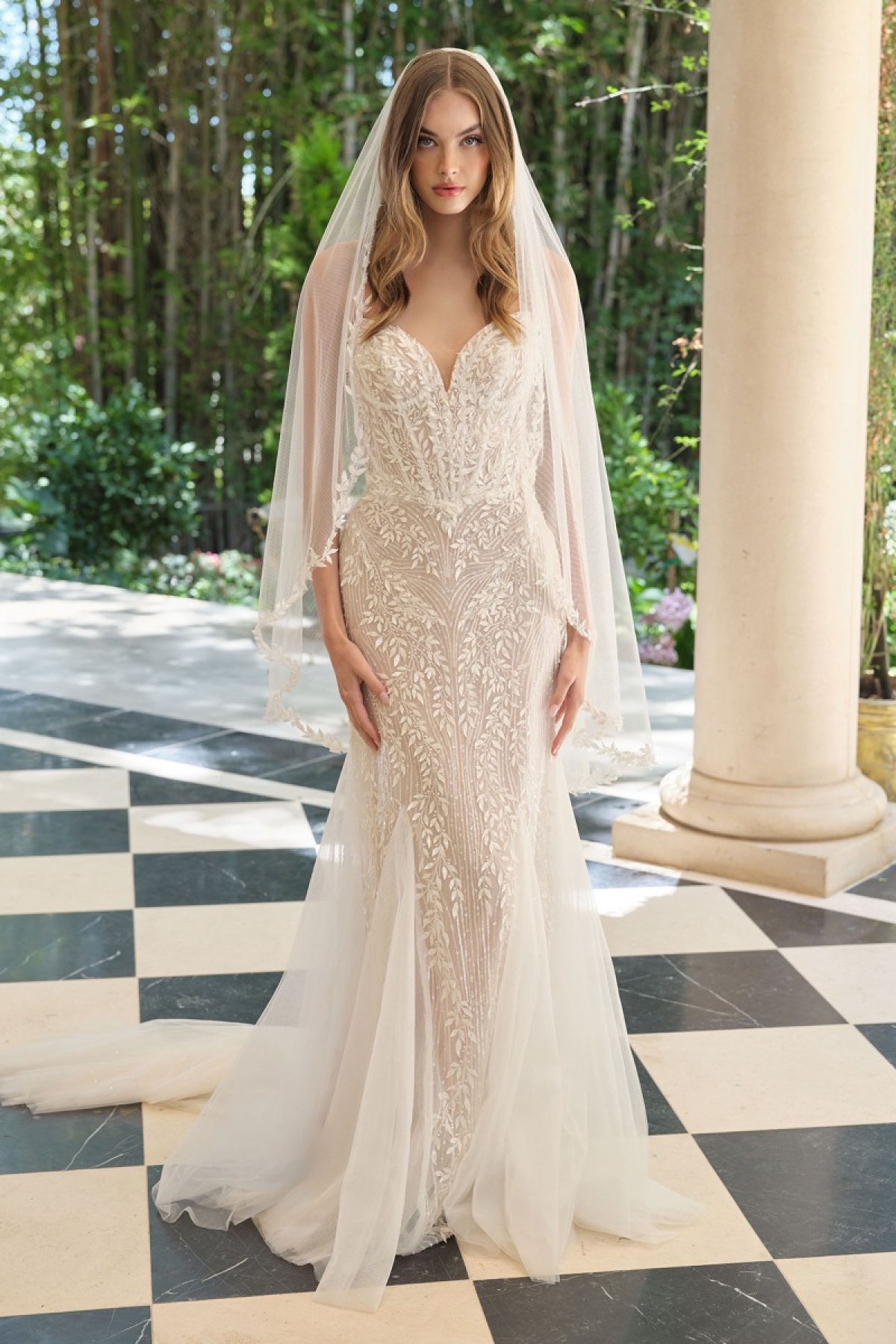 Lang brudekjole WL060 i glimmerblonde med figursyet | bridalstore.dk