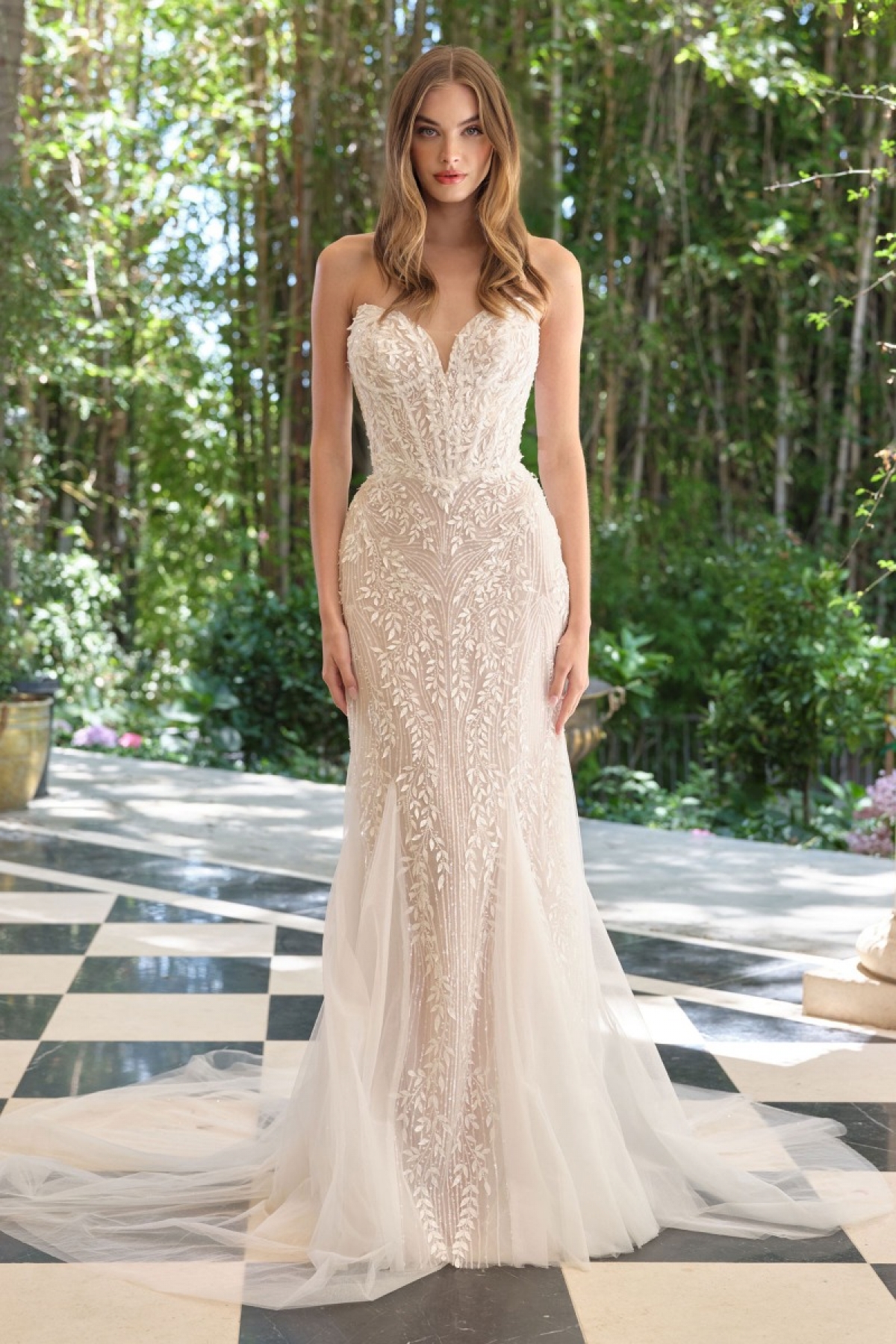 Lang brudekjole WL060 i glimmerblonde med figursyet | bridalstore.dk