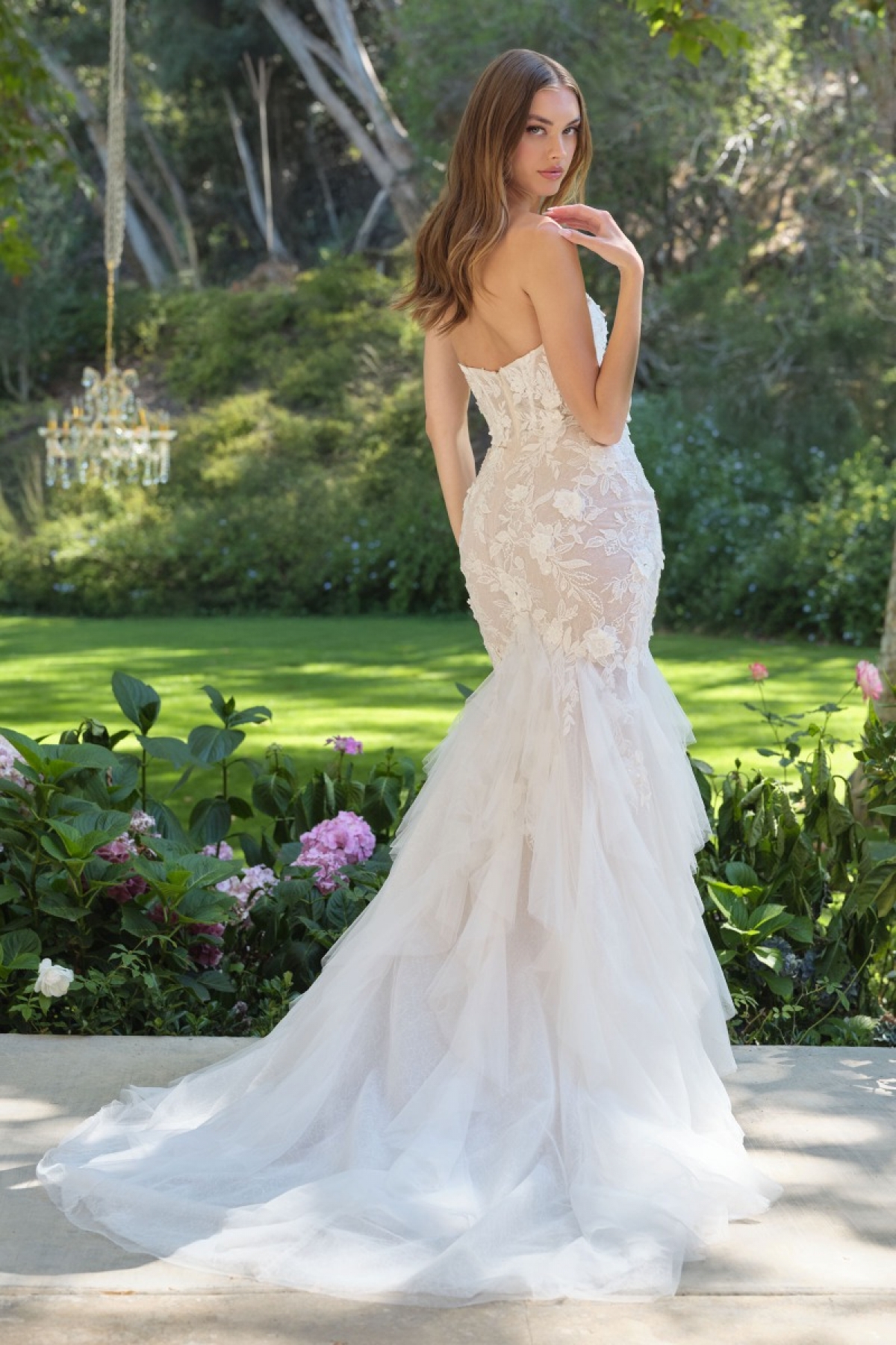 Lang brudekjole WL062 i blonde med blomsterbroderi | bridalstore.dk