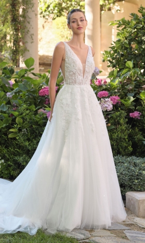 Lang brudekjole WL064 i satin med dyb v-udskæring | bridalstore.dk