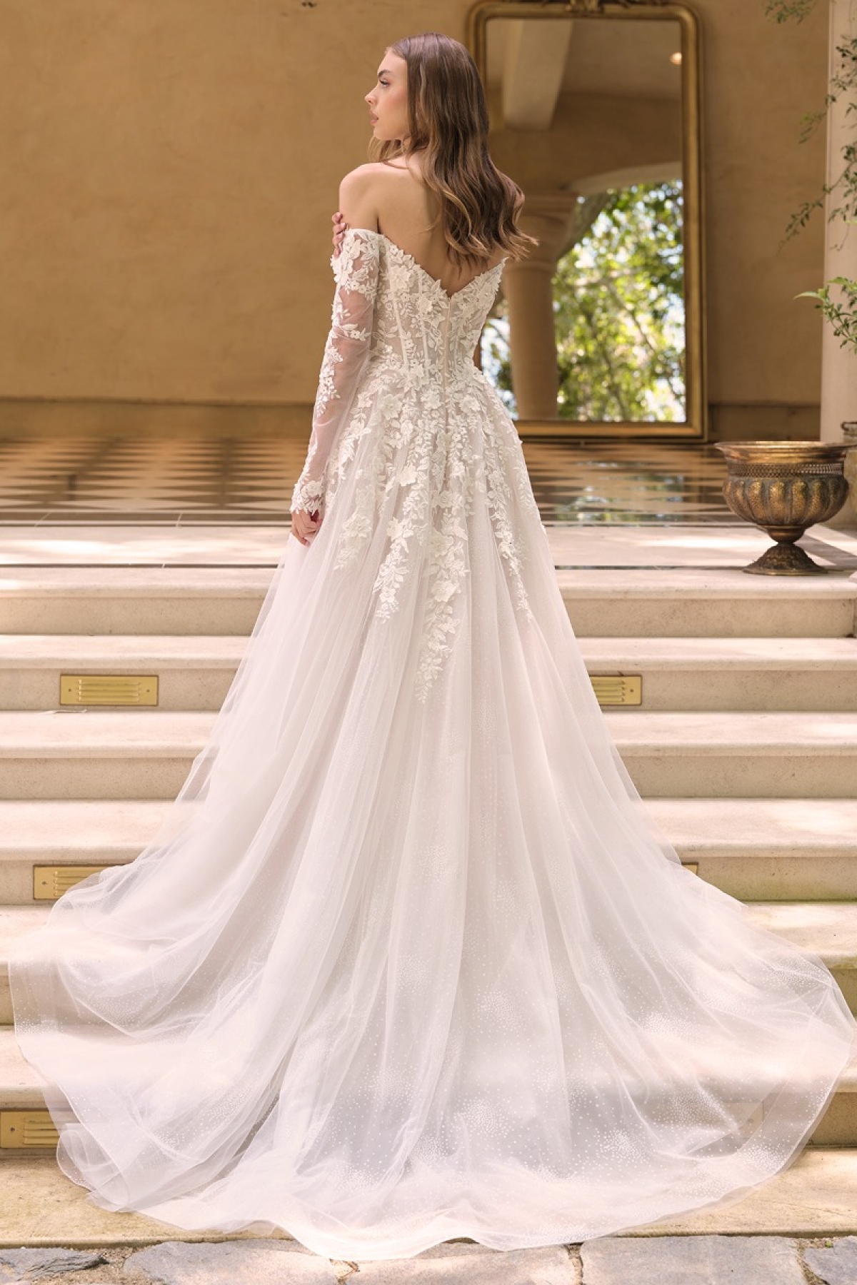 Lang brudekjole WL067 i blonde med illusionsoverdel | bridalstore.dk