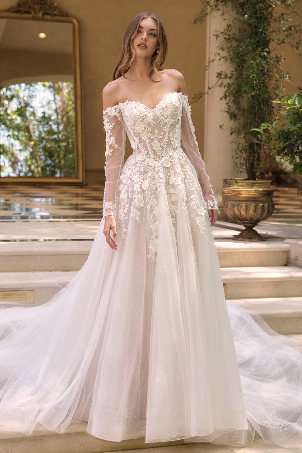 Lang brudekjole WL067 i blonde med illusionsoverdel | bridalstore.dk